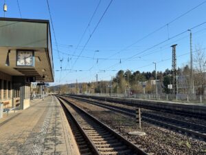 Bahnhof (fußläufig)
