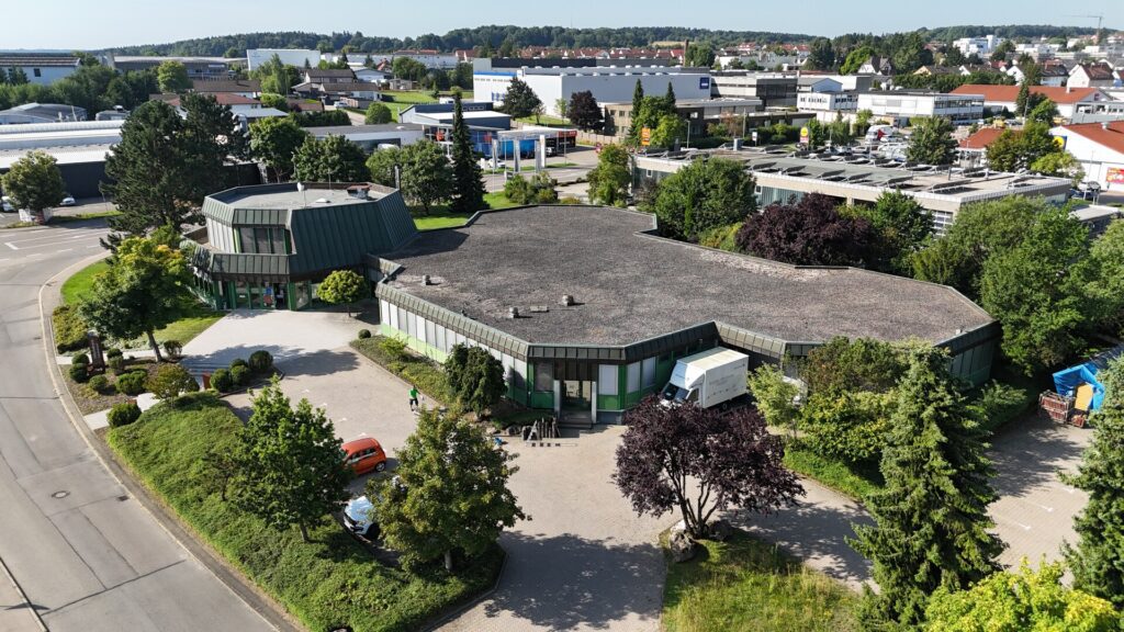 1 Büro und Ausstellung