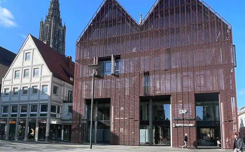 Gewerbeimmobilie mit Verkaufsfläche in der Ulmer Innenstadt neben dem Ulmer Münster, durch fgi vermietet, Außenansicht