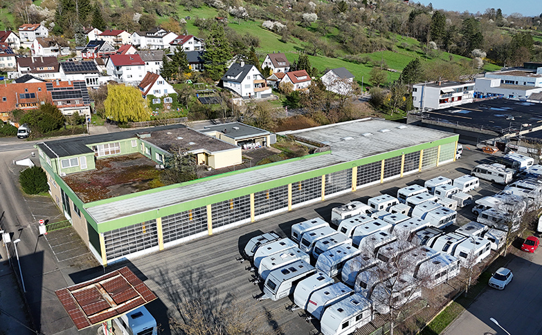 Gewerbeimmobilie mit Bushallen und befestigten Außenflächen in Schorndorf-Schornbach – durch fgi verkauft.
