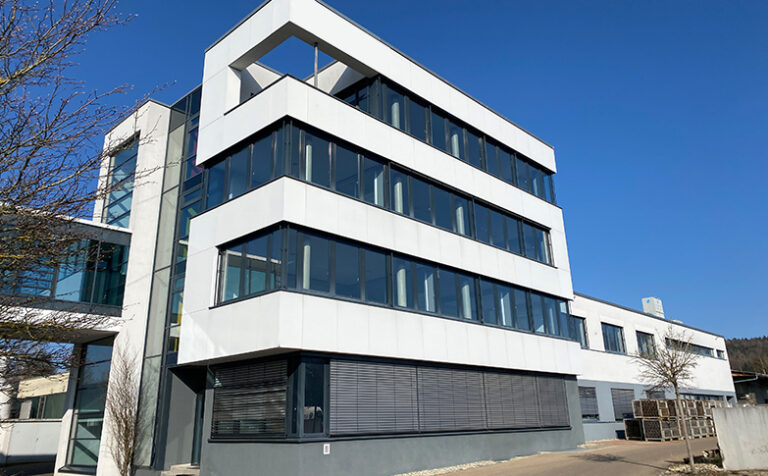 Modernes Bürogebäude in Steinheim am Albuch – durch fgi vermietete Büroflächen, Gebäude nun vollvermietet